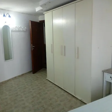 罗尼酒店 内塞伯尔